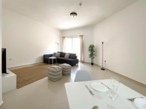 Spacious One Bedroom By The Beach